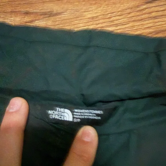 The North Face Women's Dark Green Puffer Jacket - Picture 2 of 6
